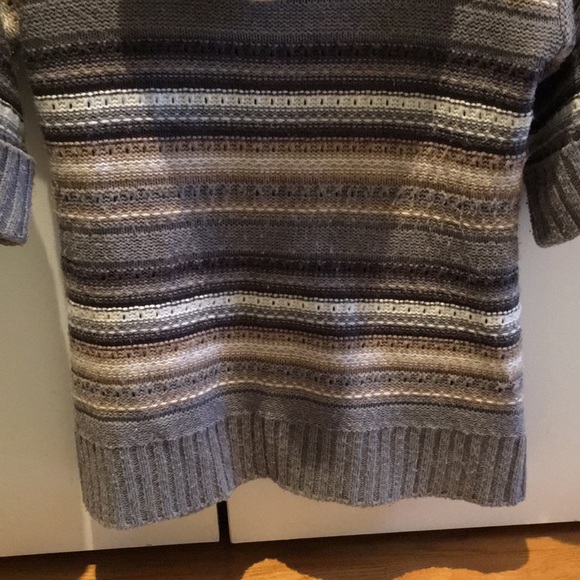 Three quarter scoop neck sweater! - Picture 3 of 4